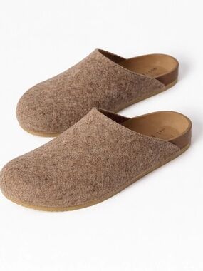 Cozy Brown Felt Slip-On Clog Slippers